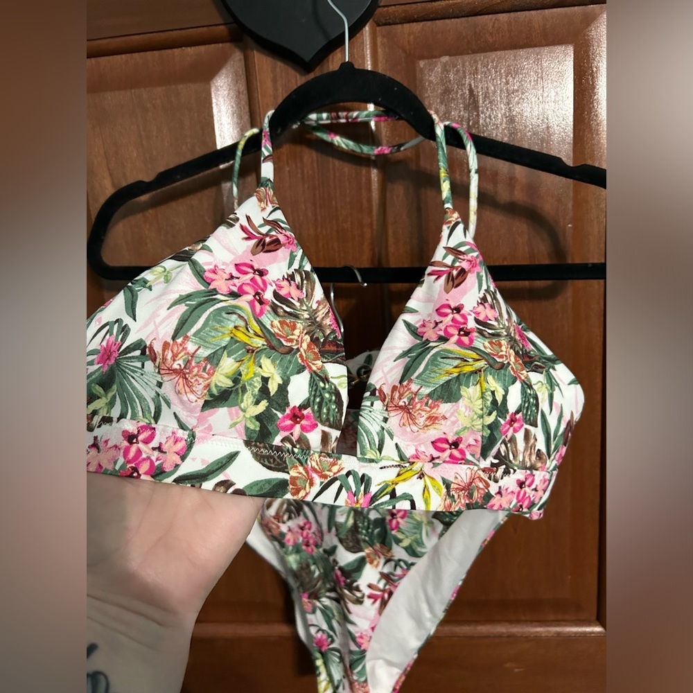 Victoria's Secret Pink and Green Bikini with Strappy Halter Top Womens Medium - Picture 2 of 4